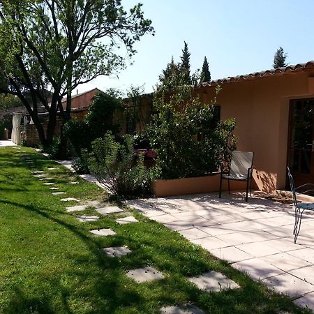 Mas La Provence Acomodação com café da manhã LʼIsle-sur-la-Sorgue Exterior foto