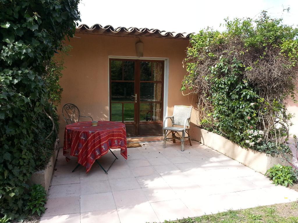 Mas La Provence Acomodação com café da manhã LʼIsle-sur-la-Sorgue Quarto foto