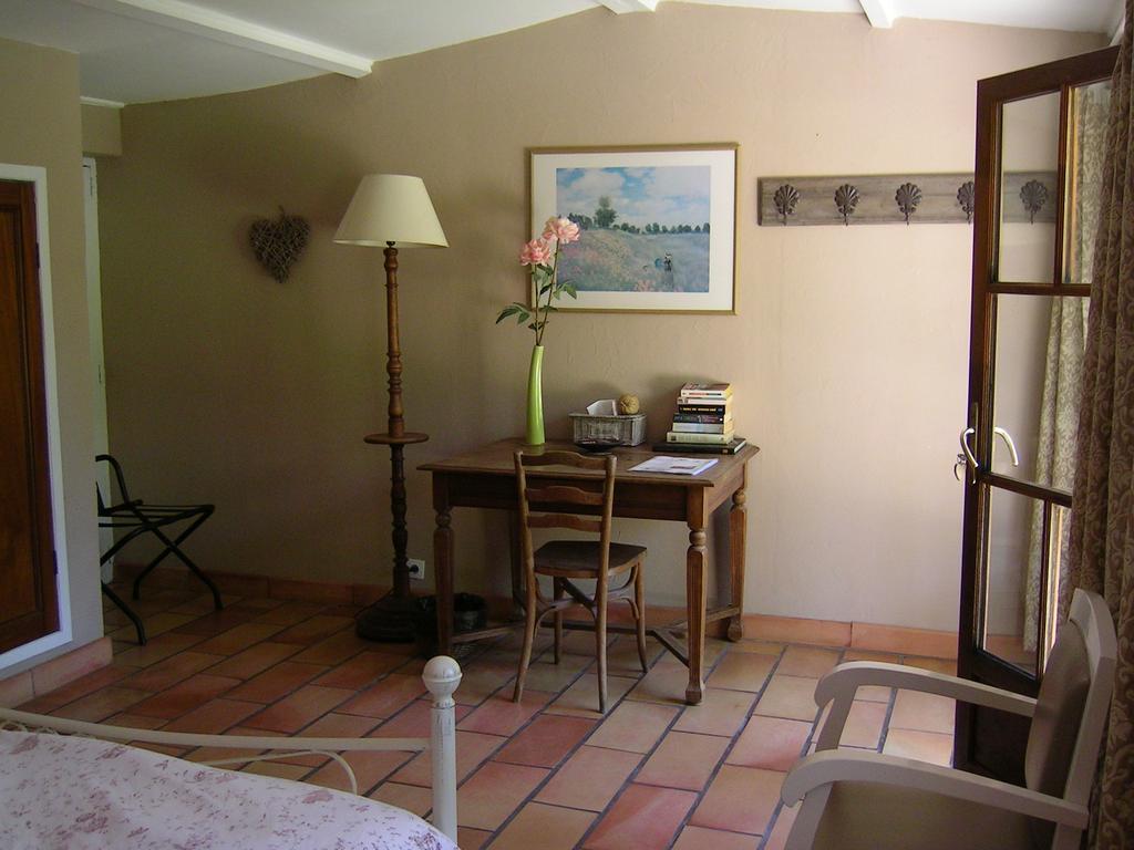 Mas La Provence Acomodação com café da manhã LʼIsle-sur-la-Sorgue Quarto foto