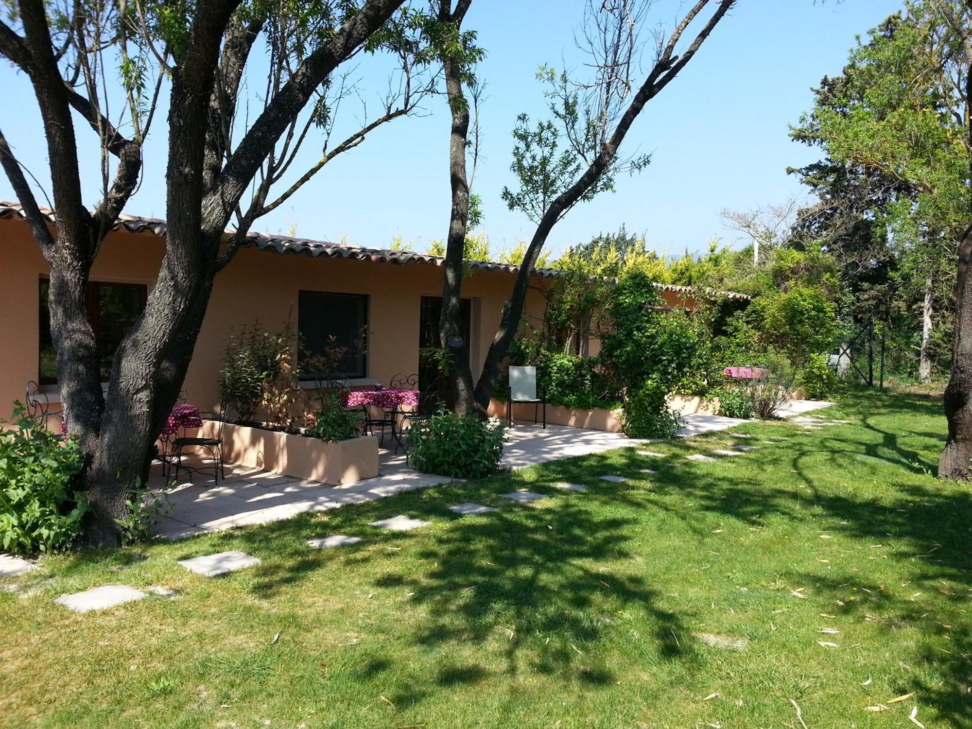 Mas La Provence Acomodação com café da manhã LʼIsle-sur-la-Sorgue Exterior foto