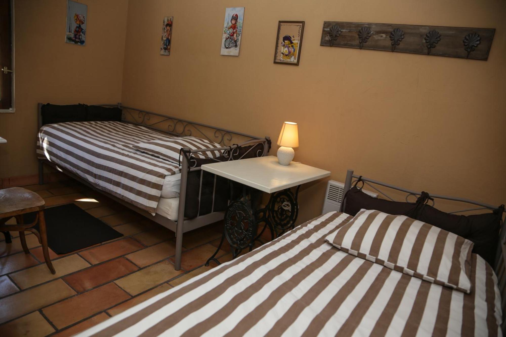 Mas La Provence Acomodação com café da manhã LʼIsle-sur-la-Sorgue Quarto foto