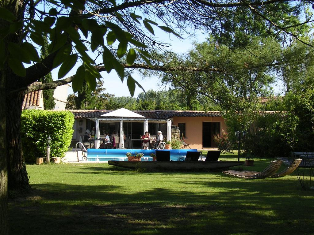 Mas La Provence Acomodação com café da manhã LʼIsle-sur-la-Sorgue Exterior foto