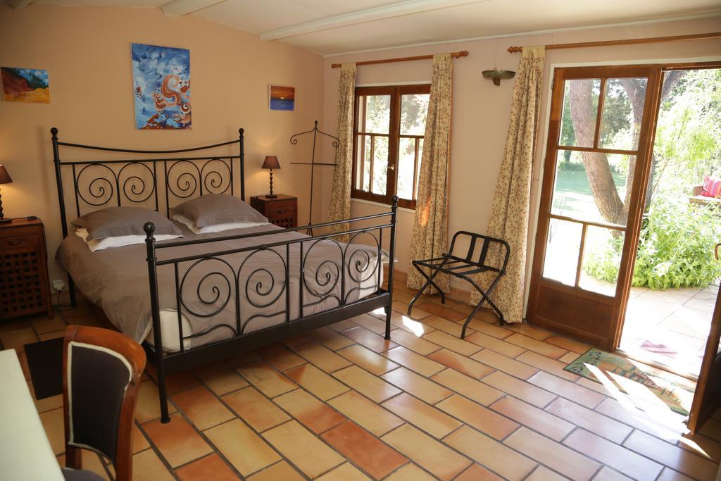 Mas La Provence Acomodação com café da manhã LʼIsle-sur-la-Sorgue Exterior foto